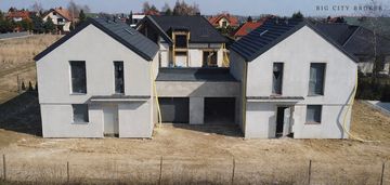 Bliźniak z pokojem na parterze