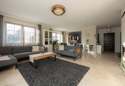 Dom z dwustanowiskowym garażem