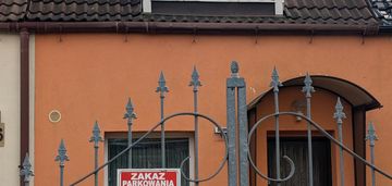 Dom szeregowy na gumieńcach