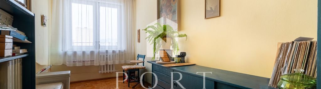 Mieszkanie do remontu w centrum dzielnicy.