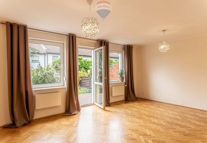 Dom szeregowy ogródek garaż