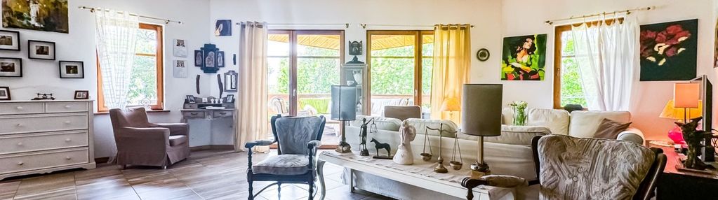 Bajkowa posesja w magicznym lesie. żagno, skępe.