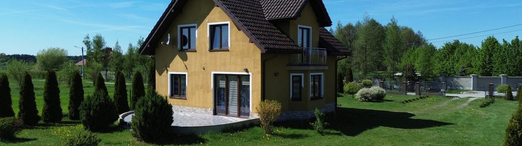 Przytulny dom wśród zieleni – idealny dla rodziny