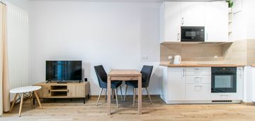 2 pokoje i obozowa i od 1.05 i parking