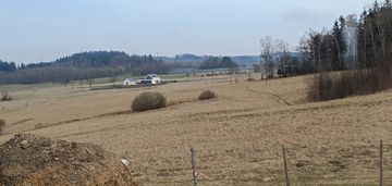 Nowoczesne domy z rozległymi widokami.