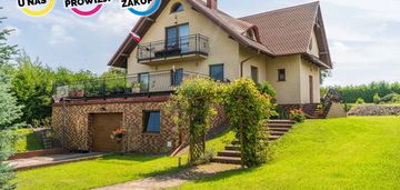 Piękny dom położony w malowniczej scenerii!