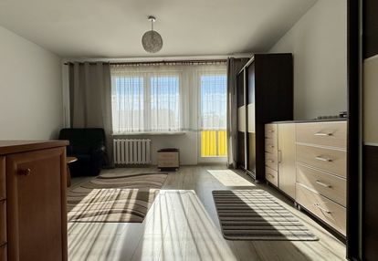 Do wynajęcia 2 pokoje, oddzielna kuchnia | balkon