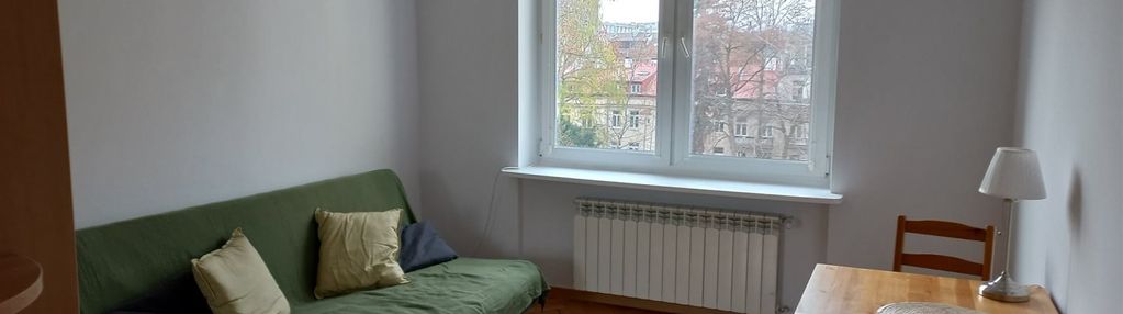 Kielecka. klimatyczne mieszkanie w kamienicy.