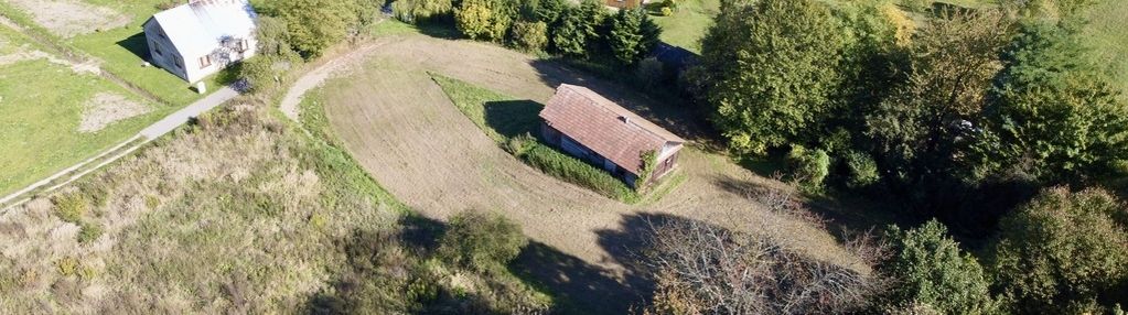 Działka budowlana 25 ar. z drewnianą chatą 8 km od krasiczyna