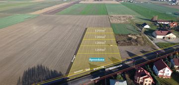 Działki po 1200 m2 z wydanymi warunkami zabudowy.
