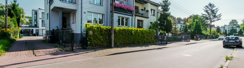 Dwa mieszkania w domu dwurodzinnym