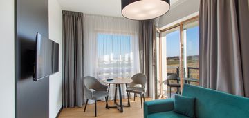 Apartament z basenem i restauracją sarbinowo