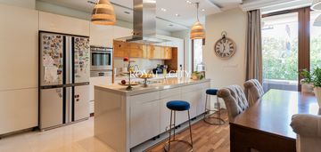 Apartament w ostoja wilanów z ogrodem i 4 garażami