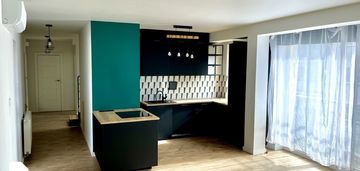 Mieszkanie dwukondygnacyjne nieopodal parku arena