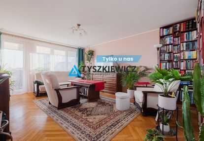 2 pokoje z oddzielną kuchnią. widok na morze.