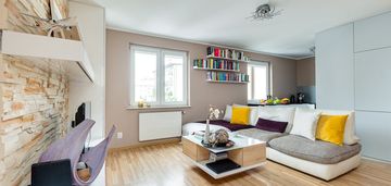 Słoneczne i przestronne z nową zabudową srebrna 1