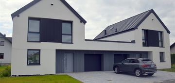 Nowo budowany dom- w zabudowie bliźniaczej