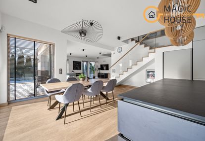 Dom wolnostojący, wysoki standard, suchy dwór