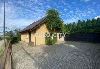 Mały dom wolnostojący- 3 km za oporowem