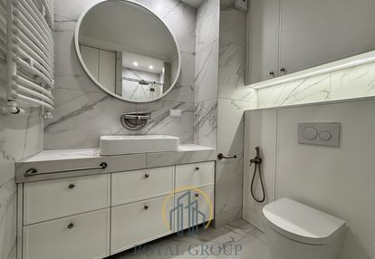 Dwa pokoje, wysoki standard, dwa balkony