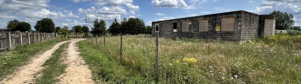 Dom w stanie surowym + staw + 2 działki budowlane