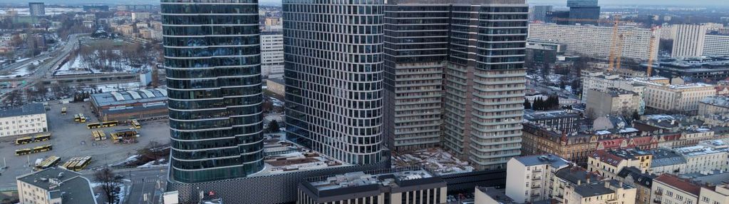 2 pokoje w nowoczesnym wieżowcu w centrum