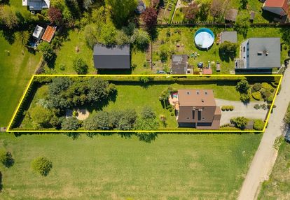 Dom przy lesie z piękną działką o pow. 1751 m2