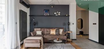 Przestronne, z miejscem postojowym i garderobą