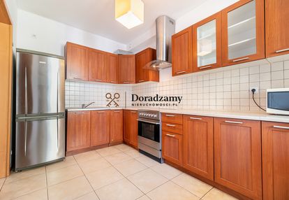 Trzy niezależne pokoje na osiedlu architektów