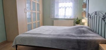 Mieszkanie z garażem i tarasem blisko deptaka