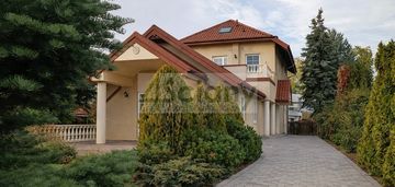 Atrakcyjny dom wolnostojący w sercu piaseczna