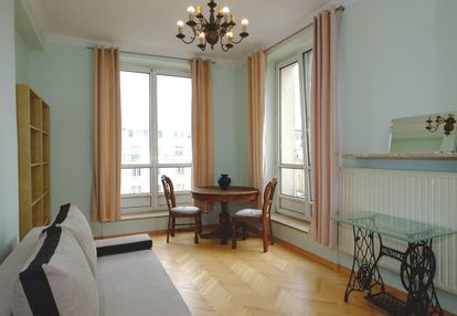 Centrum, kamienica, po remoncie 2 pokoje