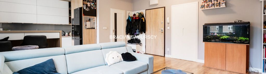 Dwa pokoje, jasne, wysokie. doskonałe.