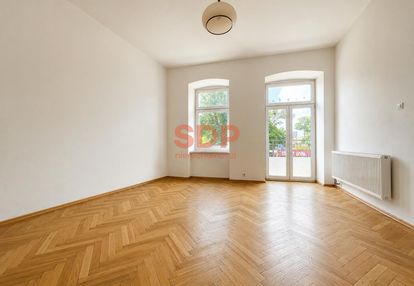 Duża kawalerka z balkonem w kamienicy