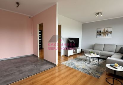 M5 małopolska z widokiem na skwer zielony