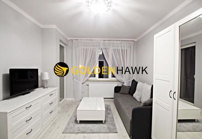 2 oddzielne pokoje z balkonem na gumieńcach.