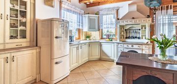 Dom jak z bajki nad rzeką wartą