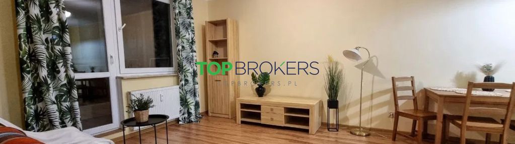 Salon z aneksem i sypialnia, balkon