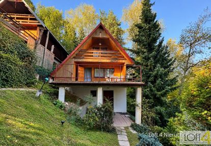 Drewniany dom z widokiem na jezioro czchowskie