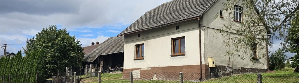 Dom skrzyszów – cisza, zieleń i szybki dojazd