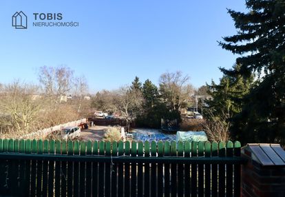 Skrajny dom w zabudowie szeregowej – świerczewo