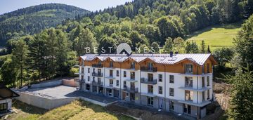 Apartament z widokowym balkonem i garażem
