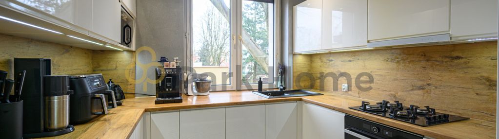 Klasyczny układ i prawdziwa cegła na ścianie