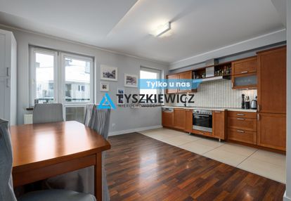 Ustawne dwa poziomy wśród zieleni