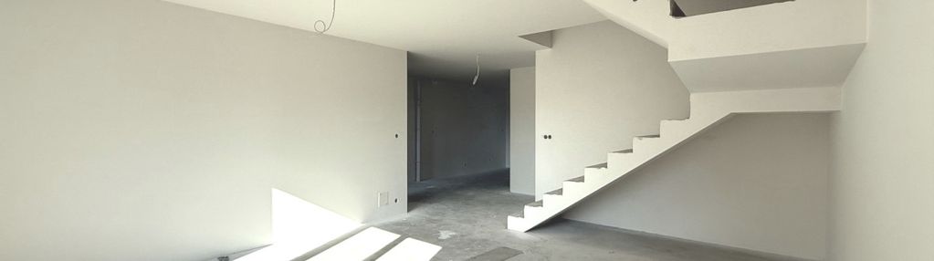 Segment w bobrowcu i 129 m2 i działka 323 m2