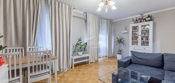 3 pokoje / 59,7 m2 / balkon / 2 garaże / 2 piwnice