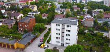 3 pokoje, osobna kuchnia, balkon, parking, ksm