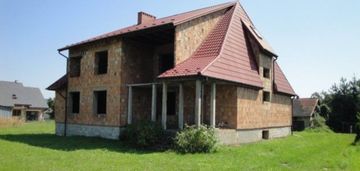 Dom iętrowy 200m2 w jaśle- stan surowy otwarty.
