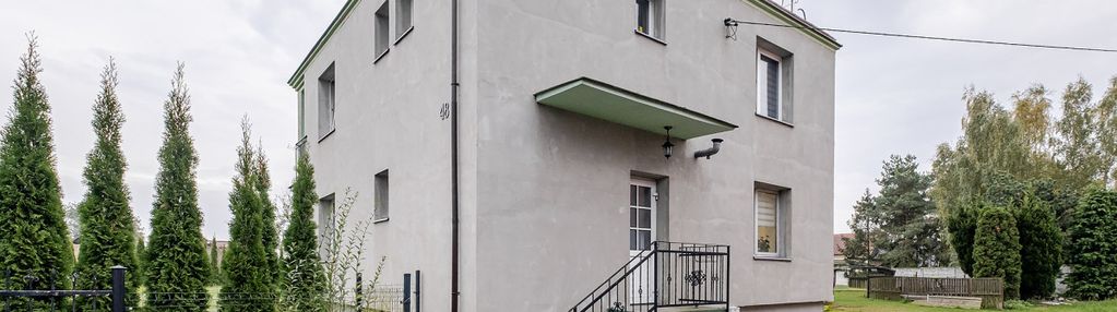 Komfortowy dom z  podziałem na 3 mieszkania