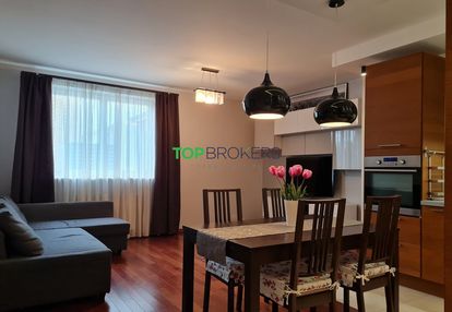 Komfortowe dwa pokoje, klimatyzacja, garaż